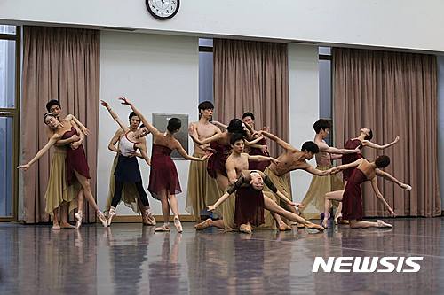【서울=뉴시스】전막 발레 '허난설헌 - 수월경화(水月鏡花)'. 2017.04.26. (사진=국립발레단) photo@newsis.com