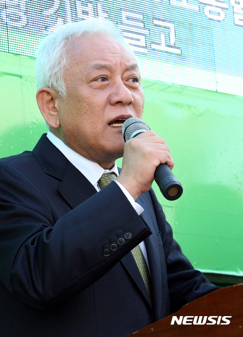 [광주=뉴시스]신대희 기자 = 김한길 전 민주당 대표. 2017.04.26. sdhdream@newsis.com