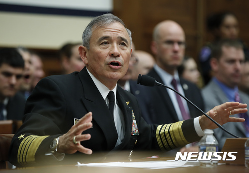 【 워싱턴=AP/뉴시스】미 해군 태평양사령부의 해리 해리스 사령관이 26일(현지시간) 워싱턴 하원 군사위원회에 출석해 "사드(THADD· 고고도미사일방어체계)가 며칠 내로 가동에 들어갈 것"이라고 설명하고 있다. 2017.04.27&nbsp; 