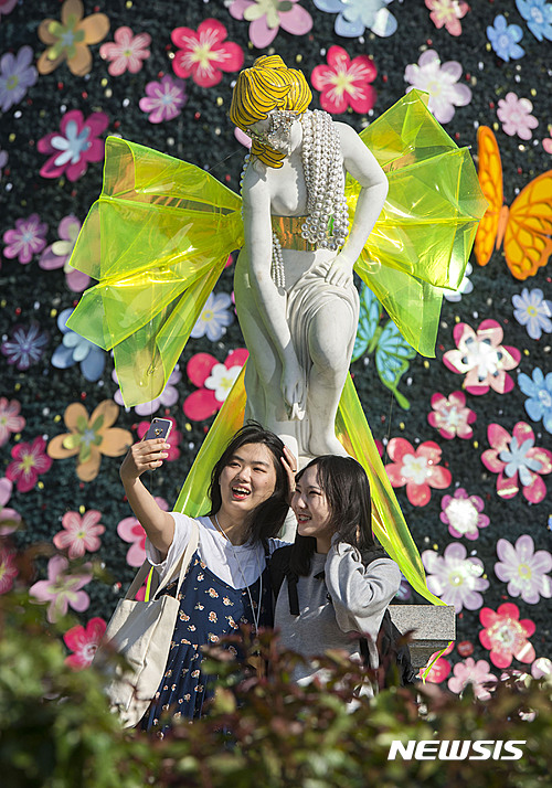 【용인=뉴시스】 에버랜드가 5월 선보인 '팝아트 가든'.