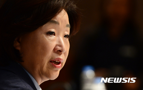 【서울=뉴시스】임태훈 기자 = 심상정 정의당 대선후보가 27일 오전 서울 중구 프레스센터 국제회의실에서 열린 대통령 후보 초청 관훈토론회에서 패널들의 질문에 답변하고 있다. 2017.04.27.&nbsp; taehoonlim@newsis.com