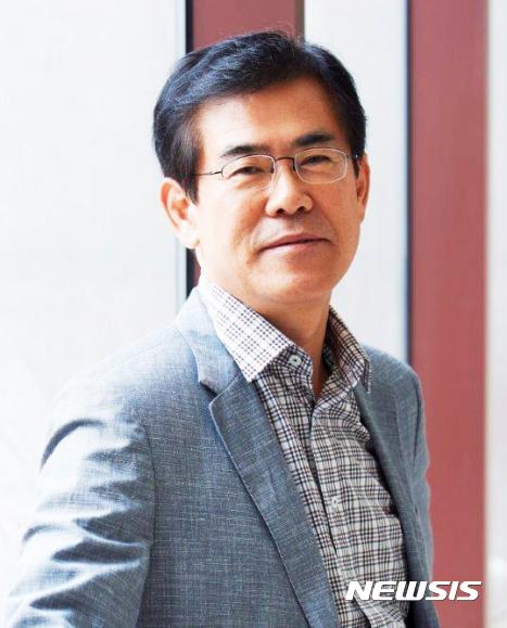 사진은 포스텍 화학공학과 김동표 교수