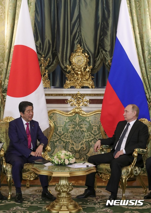 푸틴·아베 APEC서 회담…"안보리 대북결의 이행 합의"