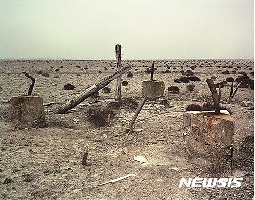 【서울=뉴시스】매향리 0210055, Color negative print, 121×155cm, 2003 ⓒ김재경 한미사진미술관 소장 