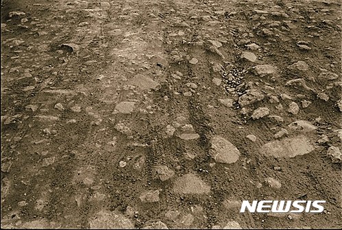 【서울=뉴시스】별거 아닌 풍경, Gelatin silver print, 52×38cm, 1987 ⓒ민병헌 한미사진미술관 소장 