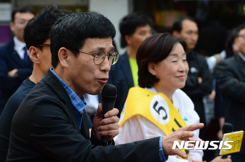 【서울=뉴시스】임태훈 기자 = 진중권 전 동양대학교 교수. 2017.05.08. taehoonlim@newsis.com