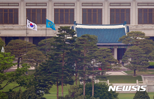 【서울=뉴시스】 청와대 본관  앞. photo@newsis.com