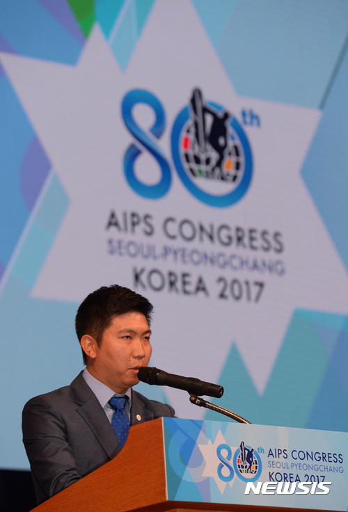 【서울=뉴시스】강종민 기자 = 10일 오전 서울 소공동 롯데호텔에서 열린 2017년 세계체육기자연맹(AIPS) 총회 개회식에서 유승민 IOC 선수위원이 축사를 하고 있다. 2017.05.10. ppkjm@newsis.com