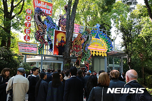 【서울=뉴시스】2017년 베니스비엔날레 제57회 국제미술전 한국관 전시 '카운터밸런스(Counterbalance)'에 선보인 코디최의 베네치안 랩소디-허세의 힘.