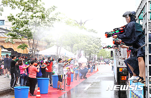 【대전=뉴시스】 유성온천문화축제(사진=뉴시스DB).