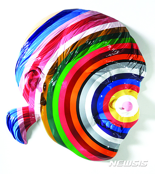 【울산=뉴시스】구미현 기자 = 울산 중구 문화의전당은 오는 17일부터 6월 30일까지 '2017 국립현대미술관 미술은행 소장품 초청기획전'을 연다. 사진은 김석 作 '당신은 행복하십니까?' (사진=울산시 중구 제공)&nbsp; photo@newsis.com