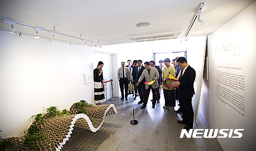 【수원=뉴시스】 경기도는 굿모닝하우스 개관 1주년을 맞아 지난달 17일 '누구나갤러리' 문을 열었다. 2017.06.09. (사진=경기도 제공)&nbsp; photo@newsis.com