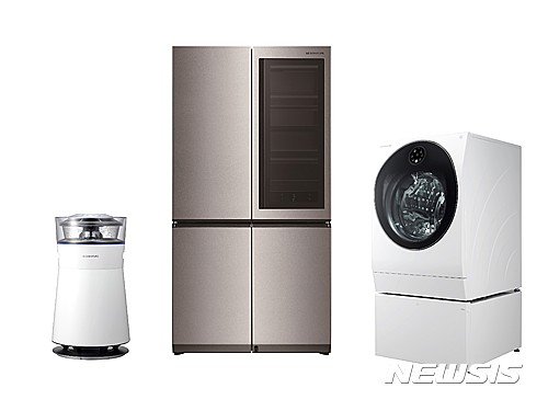 【서울=뉴시스】LG전자가 스마트가전에 구글의 인공지능 서비스를 연동시키며 '스마트홈'을 대폭 키운다. LG전자는 17일(현지시간) 미국 캘리포니아 마운틴뷰에서 열린 '구글 I/O' 행사에서 구글의 인공지능 스피커 '구글홈'과 연동하는 스마트 가전을 공개했다(사진=LG전자 제공)&nbsp; photo@newsis.com