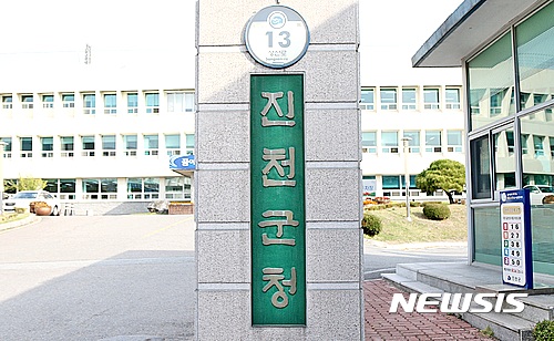 【진천=뉴시스】천영준 기자 = 충북 진천군에서 활동하는 국악예술단체인 풍물연희꾼 화랑소리는 오는 11일 오후 7시 진천 화랑관에서 세 번째 정기공연 덩궁따야 마실가자가 열린다고 8일 밝혔다. 2017.11.8. (사진=뉴시스 DB) photo@newsis.com