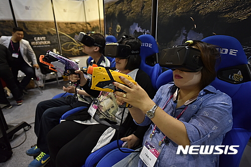 【수원=뉴시스】 경기도는 오는 23~28일까지 고양 킨텍스에서 '플레이엑스포(PlayX4)'를 개최한다. 사진은 지난해 5월 플레이엑스포 모습. 2017.05.22. (사진=경기도 제공)&nbsp; photo@newsis.com