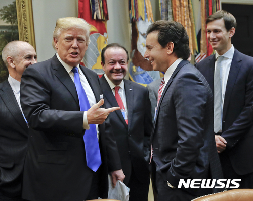 트럼프, 수입차에 '20% 관세' 부과 방침...배출가스 기준 강화도