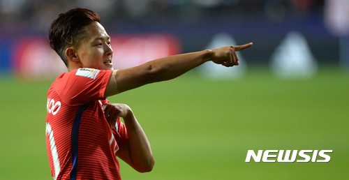 【전주=뉴시스】고범준 기자 = 23일 오후 전북 전주시 전주월드컵경기장에서 열린 '국제축구연맹(FIFA) U-20 월드컵 코리아 2017' A조 조별리그 2차전 대한민국과 아르헨티나의 경기, 한국 이승우가 전반 첫 골을 성공 시키고 세리머니를 하고 있다. 2017.05.23.&nbsp;&nbsp; bjko@newsis.com