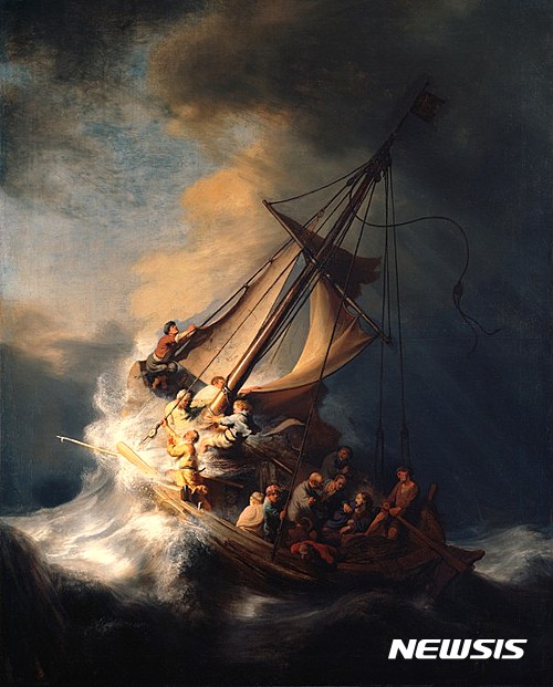 【서울=뉴시스】1990년 보스턴의 이사벨라 스튜어트 가드너 미술관에서 도난당한 13점의 미술품 가운데 한 점인 렘브란트의 '갈릴리 바다의 풍랑 속 예수'(Christ in the Storm on the Sea of Galilee, 1662년작)의 모습. 이 미술관은 23일 도난당한 13점의 미술작품을 되찾는데 도움이 되는 정보를 제공하는 사람에게 주는 현상금을 1000만 달러(112억5000만원)로 2배로 올린다고 발표했다. <사진 출처 : 이사벨라 스튜어트 가드너 미술관 홈페이지> 2017.5.24