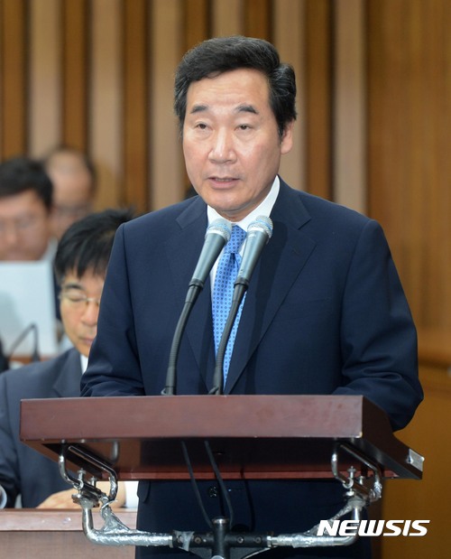 【서울=뉴시스】홍효식 기자 = 이낙연 국무총리 후보자가 24일 오전 서울 여의도 국회에서 열린 국무총리 임명동의에 관한 인사청문특별위원회에 참석해 모두발언을 하고 있다. 2017.05.24.&nbsp; yesphoto@newsis.com