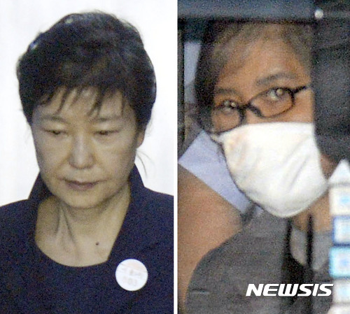 【서울=뉴시스】최동준 기자 = 박근혜(왼쪽) 전 대통령과 최순실(오른쪽) 씨가 지난해 5월30일 오전 호송차에서 내려 서울 서초구 서울중앙지법 법정으로 향하고 있다. 2017.05.30. photocdj@newsis.com