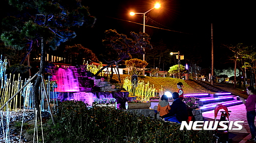 【증평=뉴시스】증평보강천 벽천분수. (사진= 증평군 제공) photo@newsis.com
