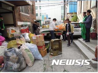 '외로워 집에 쓰레기 쌓아둔' 강동구 저장강박증 독거노인