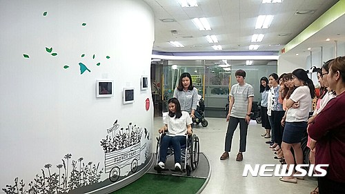 강서구 공무원, 장애인 체험하고 수화 배운다