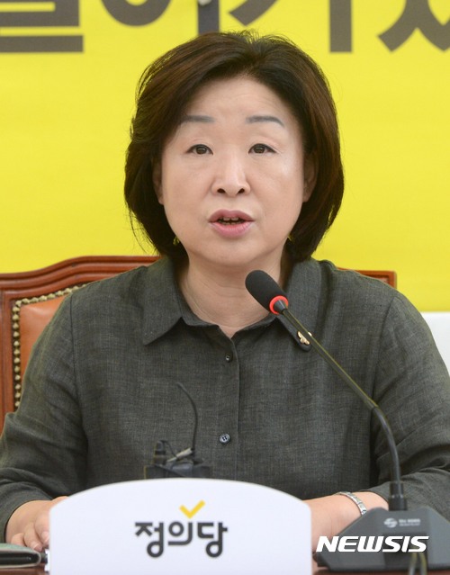 【서울=뉴시스】홍효식 기자 = 정의당 심상정 상임대표가 1일 오전 서울 여의도 국회에서 열린 상무위원회의에 참석해 모두발언을 하고 있다. 이날 심 대표는 사드 발사대 4기 추가 반입 보고 누락과 관련해 "기강해이 책임 물어야 한다"며, "국회 차원 사드특위 꾸릴 것을 각 정당에 제안하겠다"고 말했다. 2017.06.01. yesphoto@newsis.com