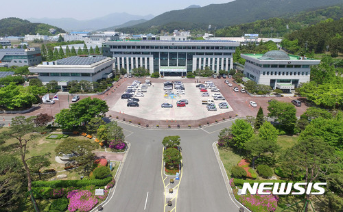 【밀양=뉴시스】안지율 기자 = 남 밀양시는 인구증가를 위한 10대 추진과제를 발굴·선정해 추진한다. 사진은 밀양시청 전경. 2017.06.14. (사진=밀양시 제공) photo@newsis.com