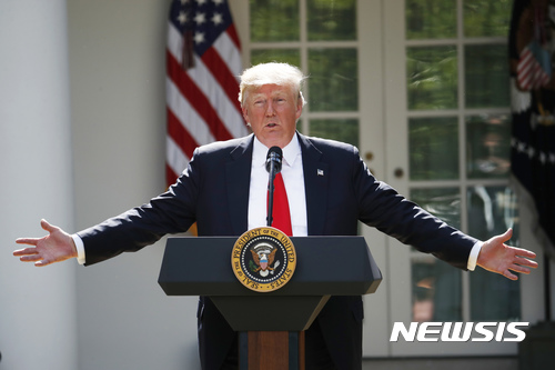【워싱턴=AP/뉴시스】도널드 트럼프 미국 대통령이 1일(현지시간) 워싱턴 백악관 로즈가든에서 미국의 파리기후변화협정 탈퇴를 발표하고 있다. 2017.06.02&nbsp; 