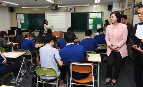 【서울=뉴시스】고승민 기자 = 교육단체들은 고교학점제를 졸속으로 도입하면 학교현장의 혼란을 가중시킬 수 있다고 한 목소리를 냈다. 2017.06.02.  photo@newsis.com