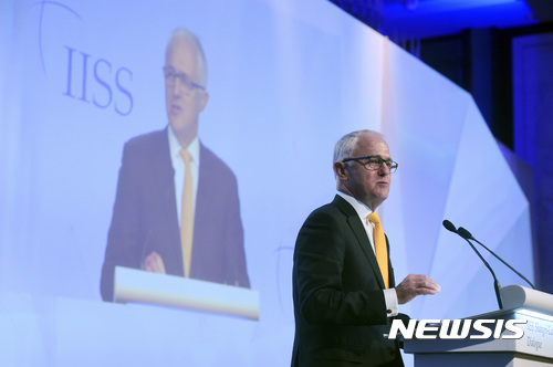 【싱가포르=AP/뉴시스】샹그리라 회의로 불리는 아시아 안보정상회의에 참가하고 있는 맬컴 턴불 호주 총리가 2일 싱가포르에서 연설을 하고 있다. 2017.6.3