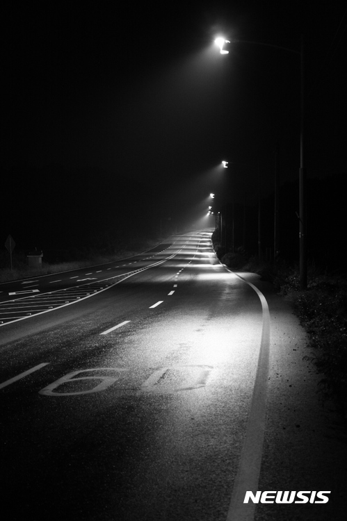 【구미=뉴시스】박홍식 기자 = 금오공과대학교 평생교육원(원장 신호균)은 오는 6~11일까지 경북 구미 문화예술회관 전시실에서 'kit 사진연구반(지도교수 민웅기)' 창립 사진전을 연다고 4일 밝혔다. 사진은 신소재공학부 이동구 교수의 작품. 2017.06.04 (사진=금오공대 제공) <a href="mailto:photo@newsis.com">photo@newsis.com</a>