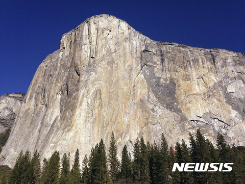 美 등반가, 요세미티 엘캐피탄 암봉 사상 첫 '프리 솔로' 성공 