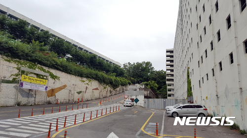 [광주=뉴시스] 통학로 통행금지 문제가 불거졌던 홍복학원 산하 대광여고와 서진여고 진입로. (사진=뉴시스 DB). photo@newsis.com 