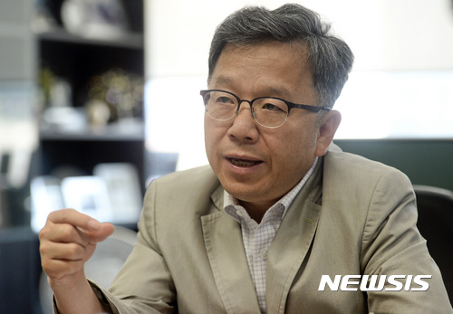 【서울=뉴시스】최진석 기자 = 진희선 서울시 도시재생본부장이 2일 오전 중구 서울시청 도시재생본부에서 뉴시스와 인터뷰를 하고 있다. 2017.06.07. myjs@newsis.com