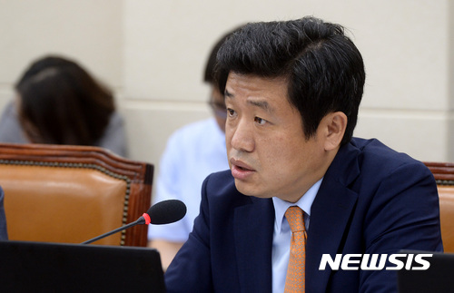 【서울=뉴시스】이영환 기자 = 7일 오전 서울 여의도 국회에서 열린 제351회 국회(임시회) 정무위원회 제2차 전체회의에 참석한 바른정당 유의동 의원이 발언하고 있다. 2017.06.07. 20hwan@newsis.com