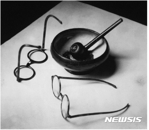 【서울=뉴시스】몬드리안의 안경과 파이프, 1926