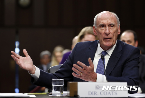 【워싱턴=AP/뉴시스】댄 코츠 미국 국가정보국장(DNI)가 7일(현지시간) 워싱턴 상원 정보위 청문회에서 발언하고 있다. 2017.06.08