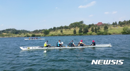 【충주=뉴시스】강신욱 기자 = 충북 충주 탄금호국제조정경기장이 이색 연수장소로 기업체 등으로부터 큰 인기를 얻고 있다.2017.06.09. (사진=충주시 제공) <a href="mailto:photo@newsis.com">photo@newsis.com</a>