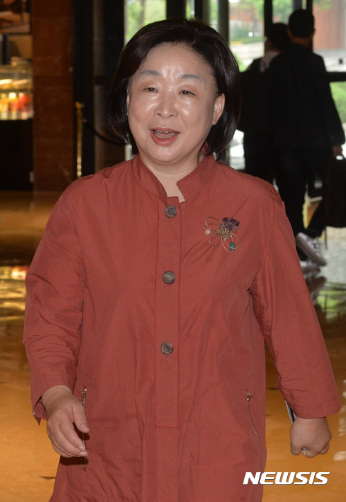 【서울=뉴시스】배훈식 기자 = 심상정 정의당 대표가 9일 오전 서울 여의도의 한 호텔에서 열린 여야 여성중진의원 회동에 참석하고 있다. 2017.06.09. dahora83@newsis.com