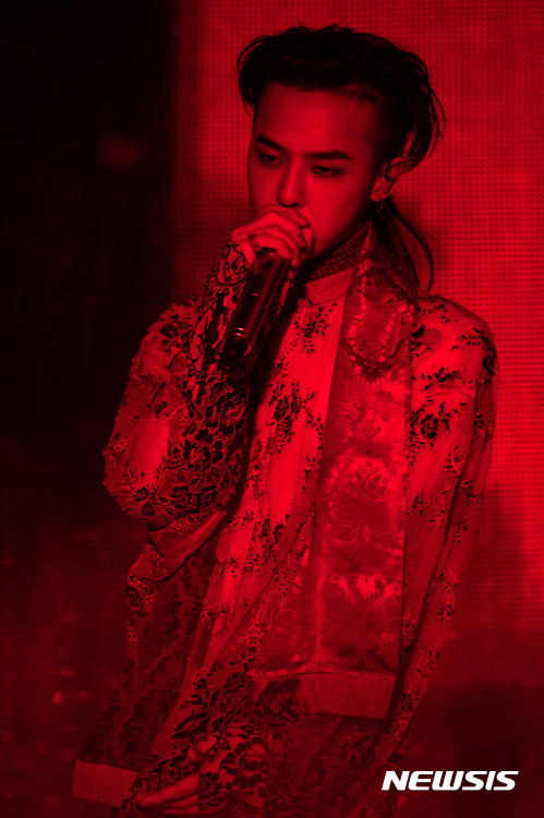 【서울=뉴시스】 지드래곤 솔로 콘서트 현장 . 2017.06.10. (사진 = YG엔터테인먼트 제공) photo@newsis.com 