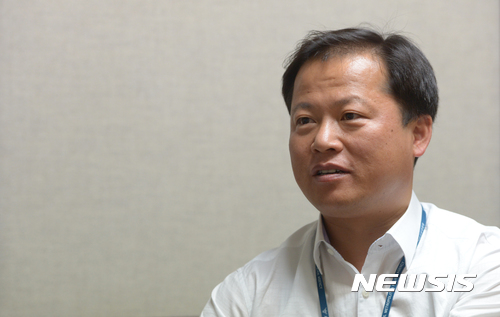 【서울=뉴시스】조수정 기자 = 서울지방경찰청 광역수사대 소속 허성수 형사가 12일 서울시경 조사실에서 위클리뉴시스와 인터뷰 하고 있다. 2017.6.12.&nbsp; chocrystal@newsis.com