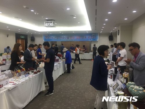 【안동=뉴시스】류상현 기자 = 지난해 6월 대구 엑스코에서 6차산업 인증업체 우수 농식품 가공제품을 대상으로 ‘품평회’가 진행되고 있다. 2018.02.02 (사진=뉴시스 DB) photo@newsis.com 