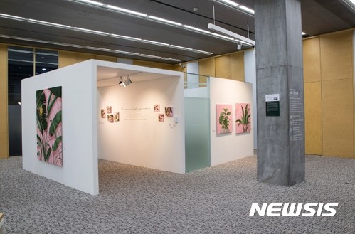 【서울=뉴시스】분당 휴맥스 아트룸에서 열리고 있는 황다연 개인전