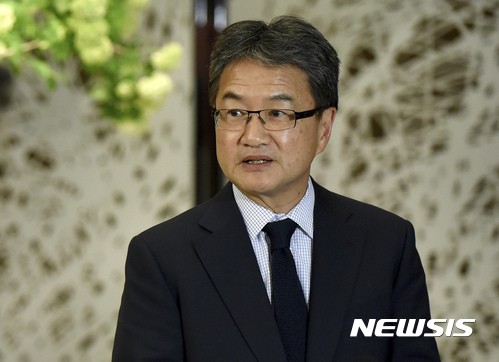 【도쿄=AP/뉴시스】 조셉 윤 미 국무부 대북정책 특별대표. 사진은 2017년 4월 25일 일본 도쿄를 방문했을 당시의 모습이다. 2017.06.16 