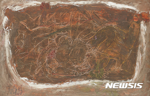 【서울=뉴시스】박현주 기자 = 이중섭, <아버지와 장난치는 두 아들>, oil on paper, 31×48.5cm, 1952-53,signed on the lower left, 추정가 5억5천만~9억원