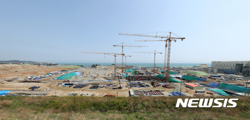  【울산=뉴시스】배병수 기자 = 19일 울산시 울주군 서생면 신고리 5,6호기 건설공사가 진행되고 있다. 2017.06.19. bbs@newsis.com