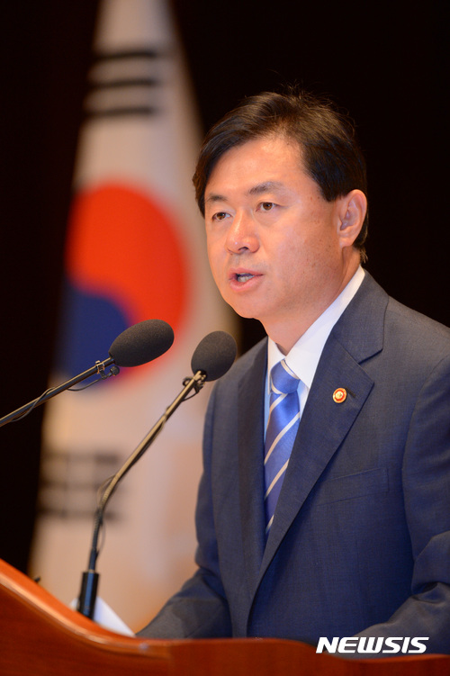 김영춘 장관, 호국보훈의 달 맞아 '6·25 참전용사' 위문