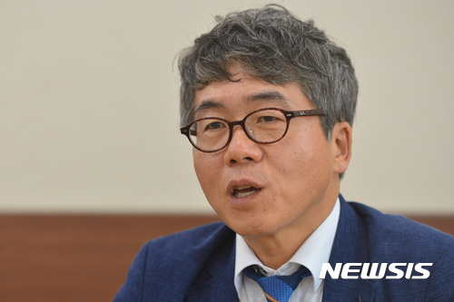 【서울=뉴시스】고승민 기자 = 조재학 은평주민자치위원회 위원장이 지난 20일 오후 서울 은평구청에서 뉴시스와 인터뷰를 하고 있다. 2017.06.22. kkssmm99@newsis.com